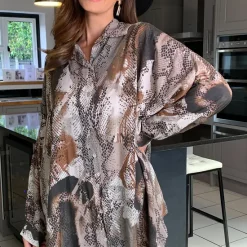 Best Pirce 😉 Blue Vanilla Joelle Snake Print High Low 👚 Shirt 😍