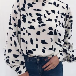 Best deal ⭐ Pretty Lavish Exclusive Ambre Blouse Monochrome Print 💯